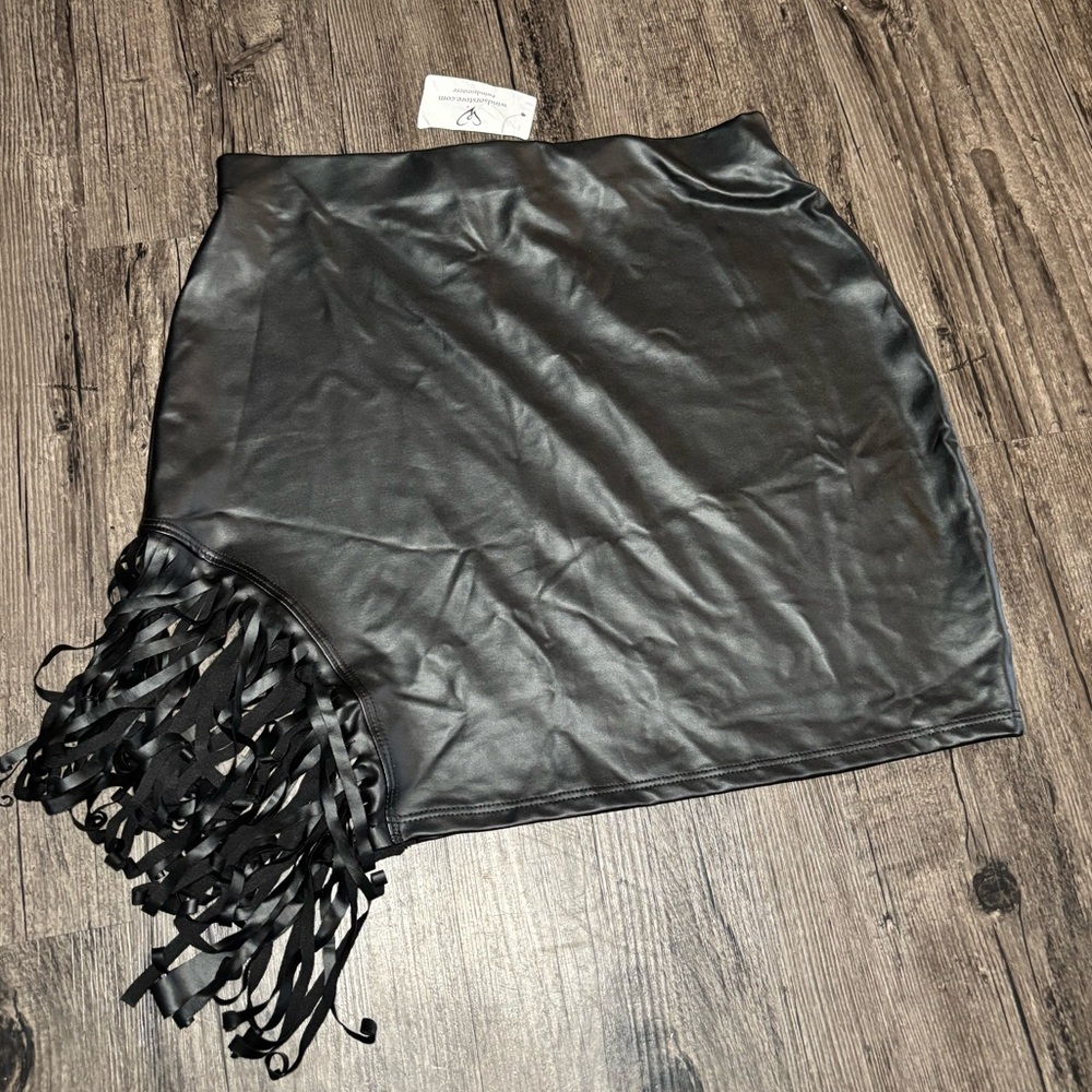 NWT Windsor Black Faux Leather Bodycon High Waist Mini Skirt with Fringe Size M - Picture 4 of 13